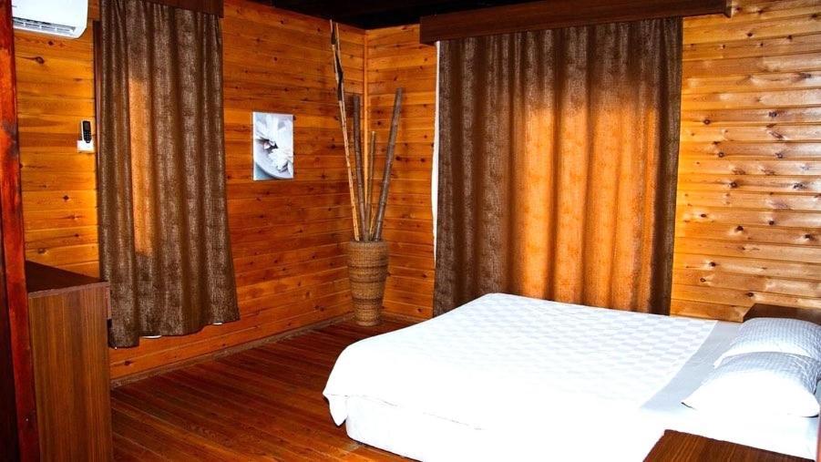 Agios Georgios  Zambak Holiday Village & Restaurant Superb Seafront Location ! מראה חיצוני תמונה