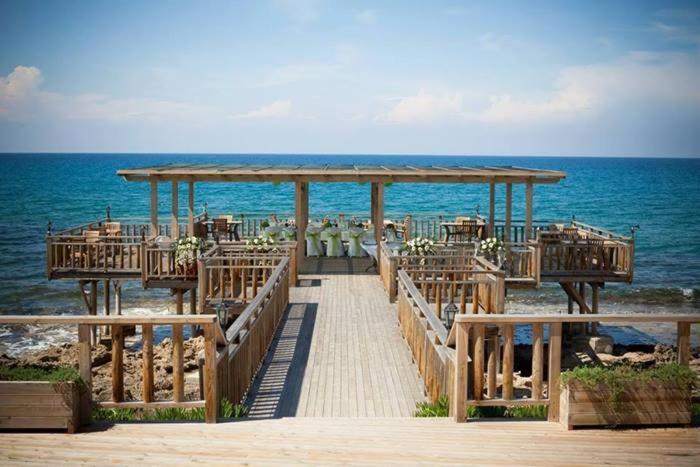 Agios Georgios  Zambak Holiday Village & Restaurant Superb Seafront Location ! מראה חיצוני תמונה